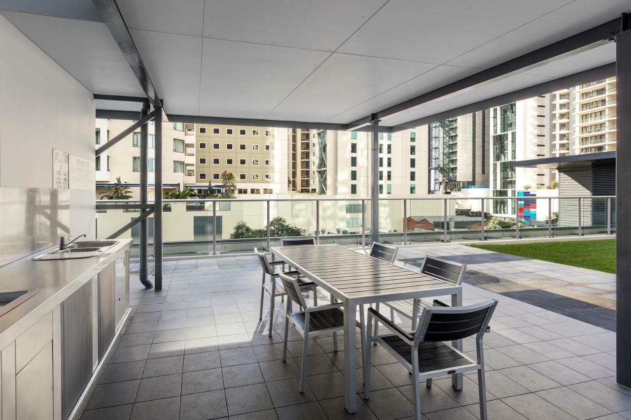 Apartments @ 108 Albert Brisbane Exteriör bild